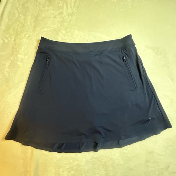 G/FORE Women's medium navy golf Skort. Like new - Picture 1 of 7